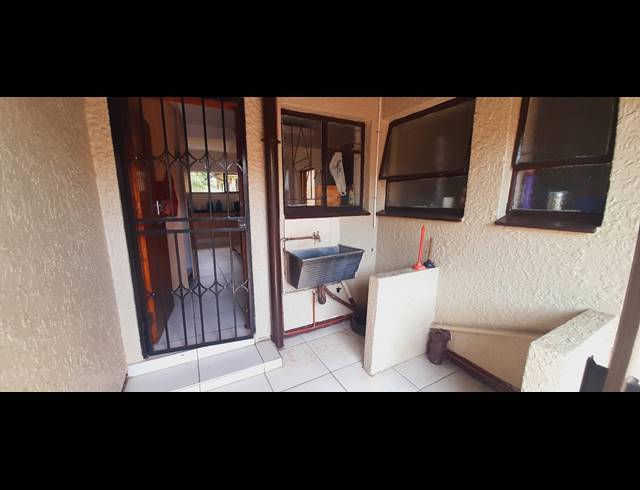 4 BEDROOM FREESTANDING FOR SALE IN ESTHER PARK